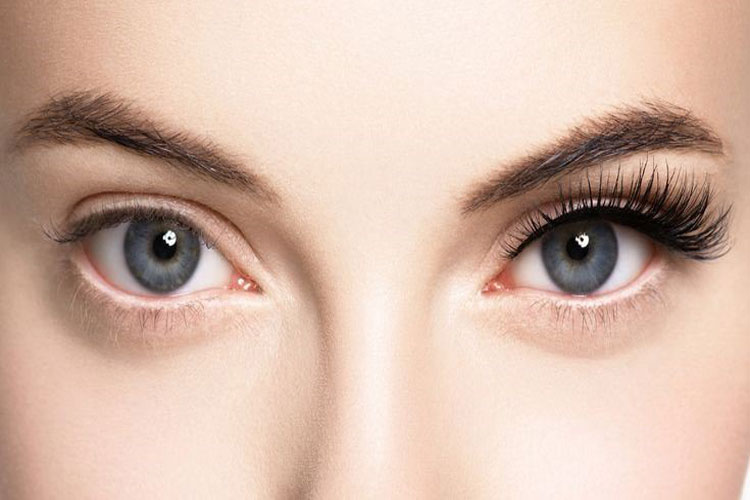 راهکارهای خانگی برای تقویت مژه‌ها