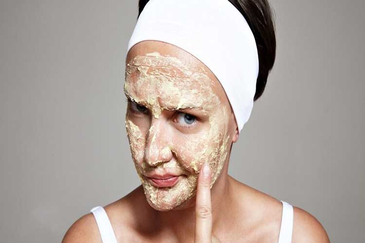 چگونه از خمیردندان برای از بین بردن لک صورت استفاده کنیم؟