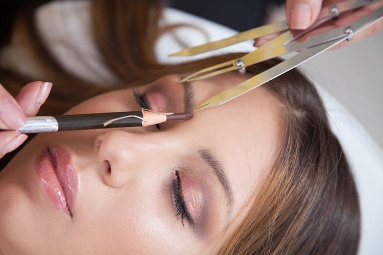 چرا فیبروز ابرو بهترین انتخاب برای شماست؟