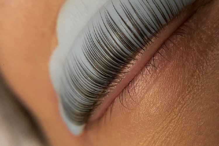 مراقبت‌های بعد از لمینت مژه چیست