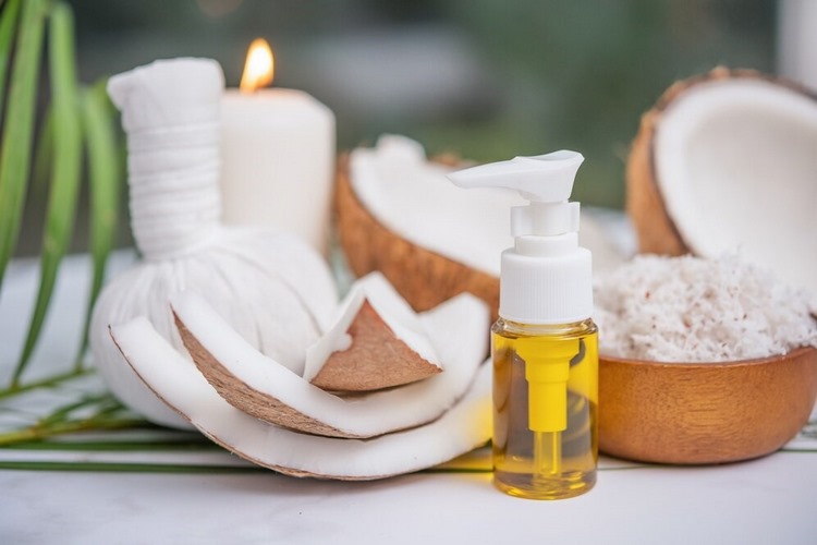 چرا روغن نارگیل برای مو مفید است؟
