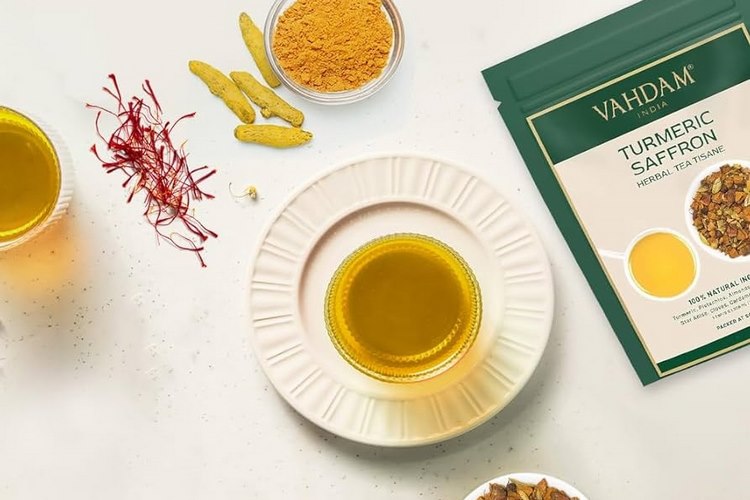 طرز تهیه دمنوش‌های قاعده‌آور در خانه
