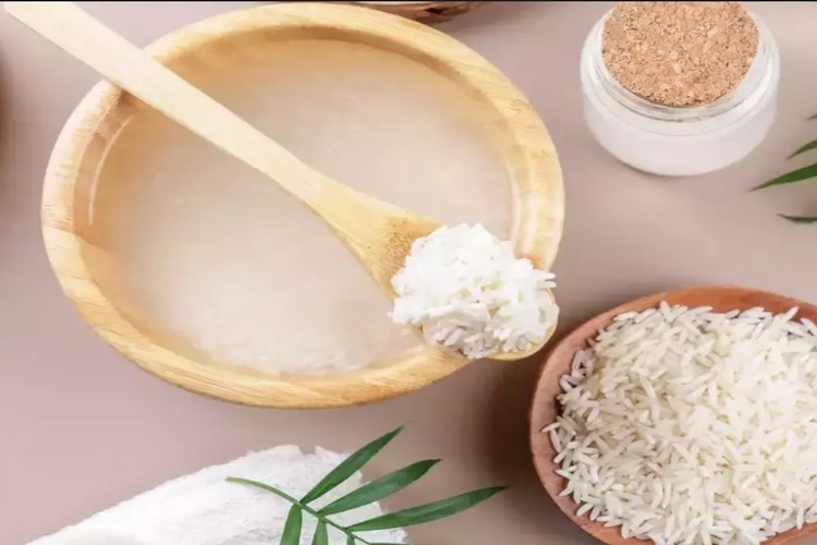 طرز استفاده از آب برنج برای پوست و مو