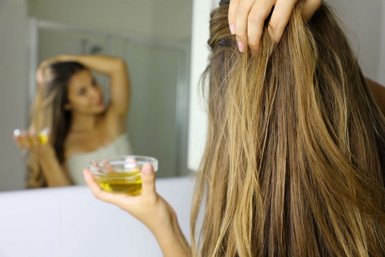 چگونه با روغن زیتون در یک هفته موهای خود را تقویت کنیم؟