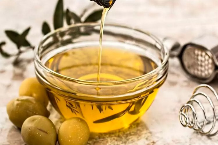 روغن زیتون ناشتا با آبلیمو، عسل یا سرکه