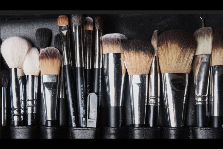 چگونه از براش‌های آرایشی به درستی استفاده کنیم؟