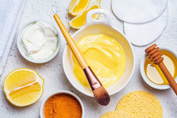 مواد طبیعی و موثر برای روشن کردن پوست صورت