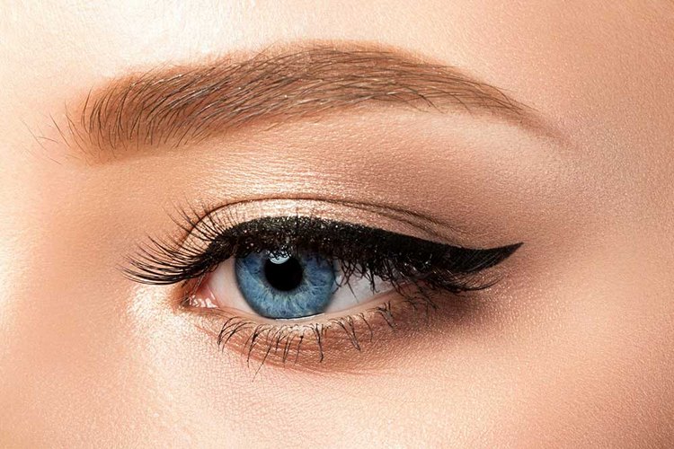 چرا تاتو خط چشم محبوب است؟
