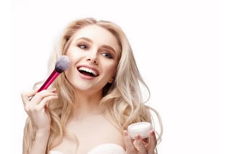 پودر بیک یا پودر فیکس؛ کدام یک برای نوع پوست شما مناسب‌تر است