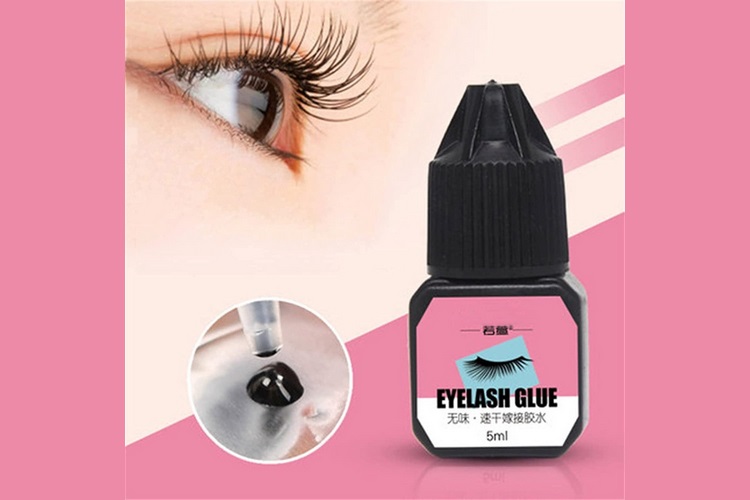 بررسی ماندگاری چسب‌های مختلف اکستنشن مژه