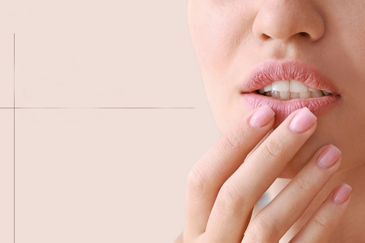 چگونه از ترک خوردن لب زیر رژ جلوگیری کنیم