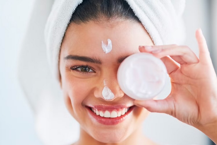 بهترین کرم برای خشکی پوست صورت