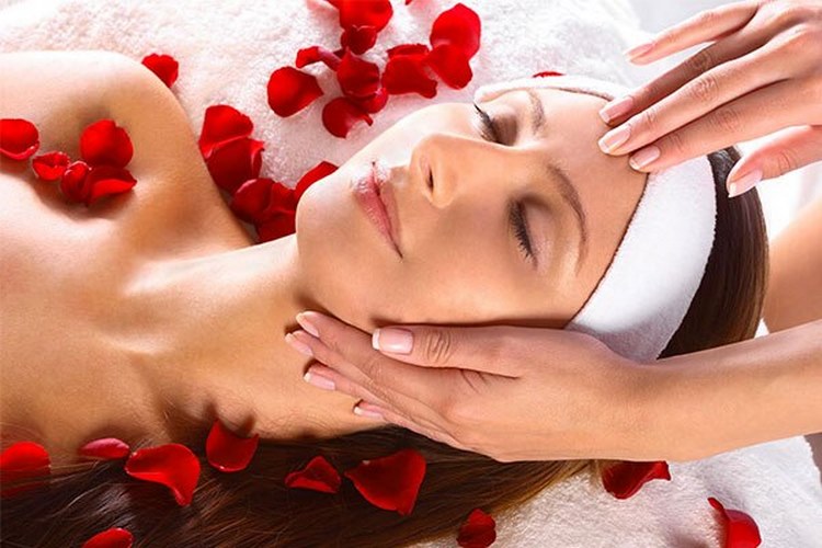 چگونه از گلاب قبل از خواب استفاده کنیم؟
