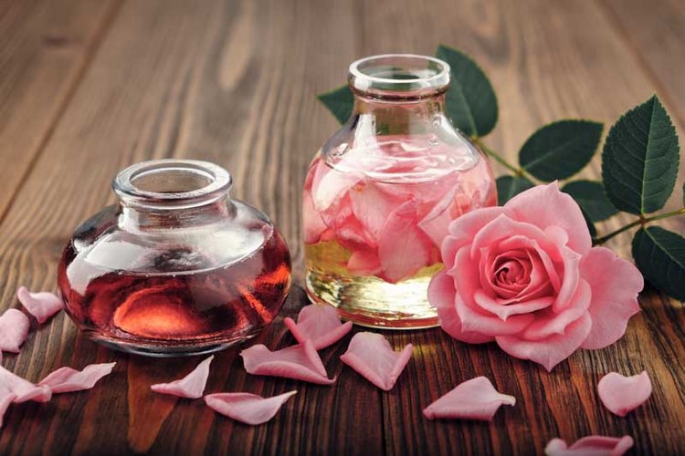 تفاوت استفاده از گلاب در روز و شب