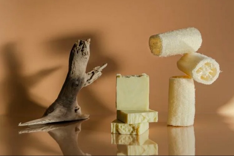 آیا لوفا باعث لایه‌برداری و جوانسازی پوست می‌شود؟ 