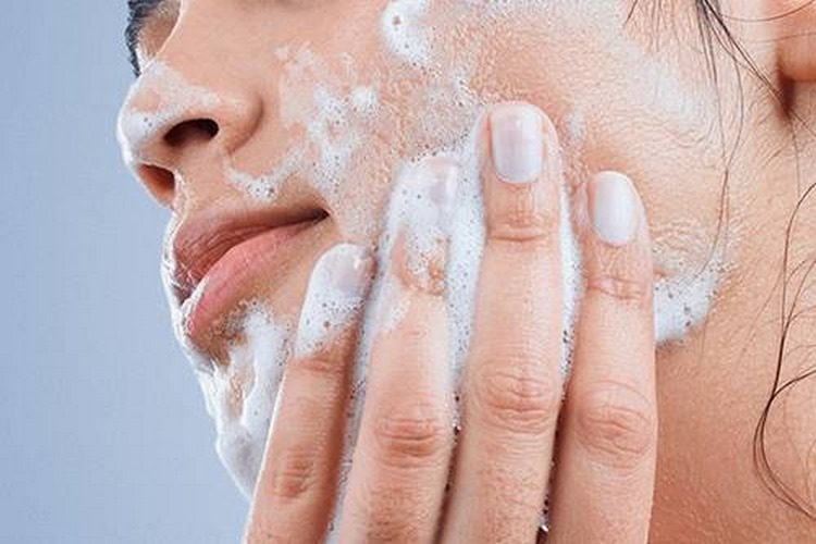 چرا شستشوی صورت اهمیت دارد؟
