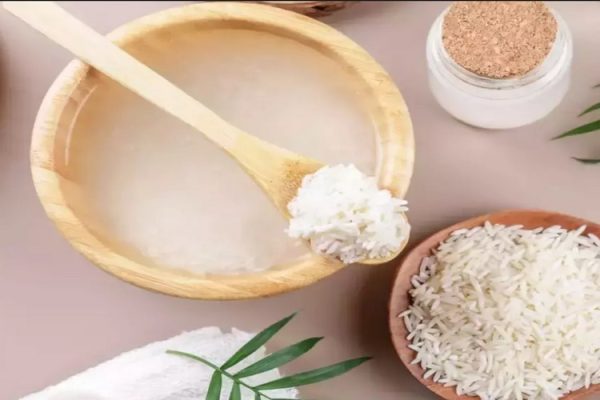طرز استفاده از آب برنج برای پوست و مو