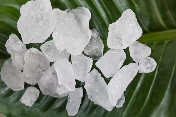 خواص شگفت انگیز زاج سفید